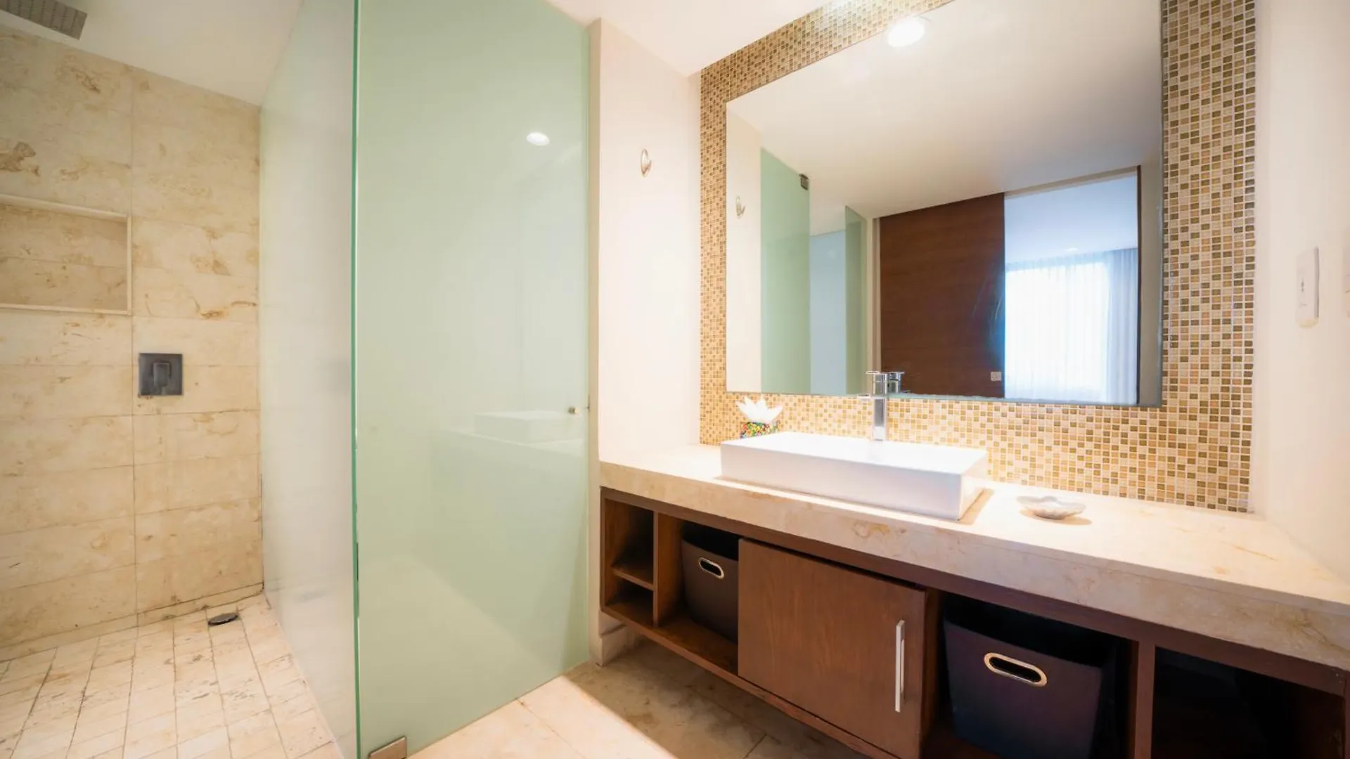 Apartment 2 Bedroom Condo With Pool In The Center Of Playa Del Carmen - Anah Playa