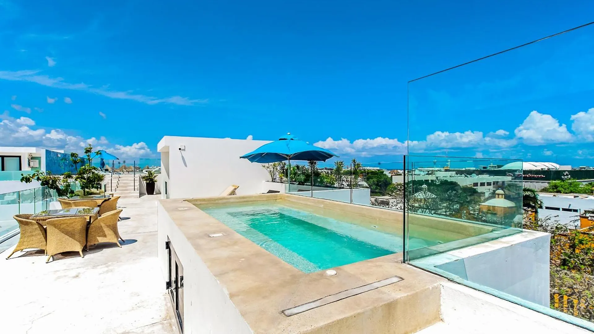 2 Bedroom Condo With Pool In The Center Of Playa Del Carmen - Anah Playa