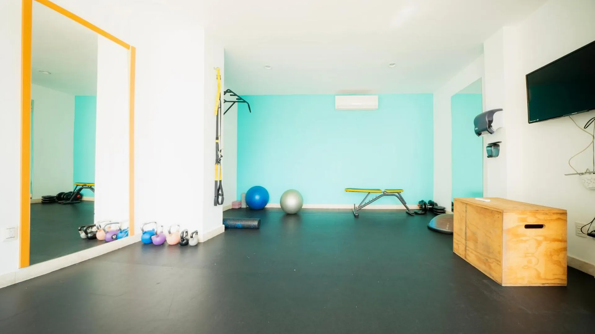 2 Bedroom Condo With Pool In The Center Of Playa Del Carmen - Anah Playa