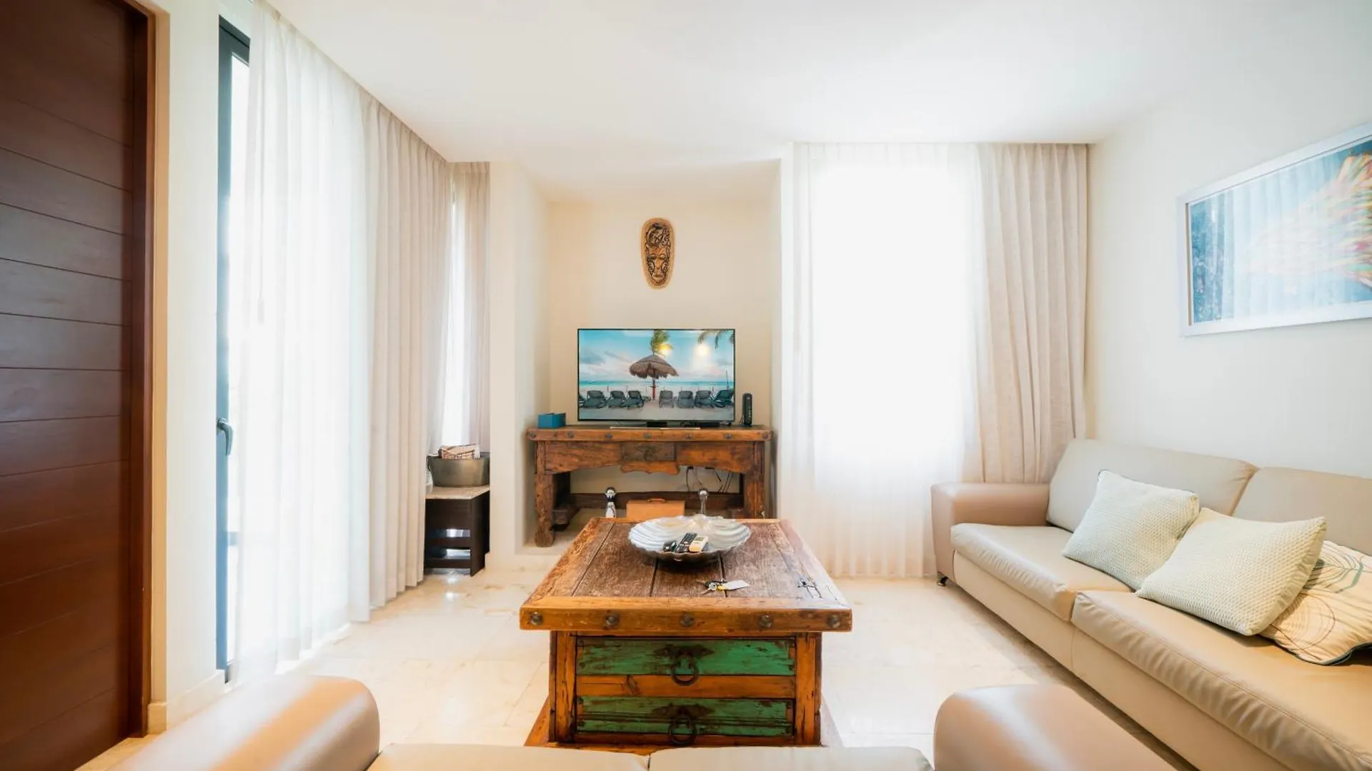 2 Bedroom Condo With Pool In The Center Of Playa Del Carmen - Anah Playa