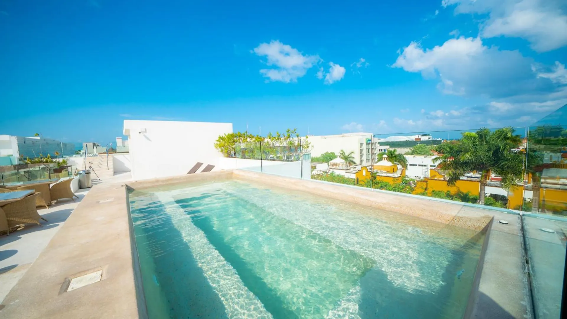 Apartment 2 Bedroom Condo With Pool In The Center Of Playa Del Carmen - Anah Playa