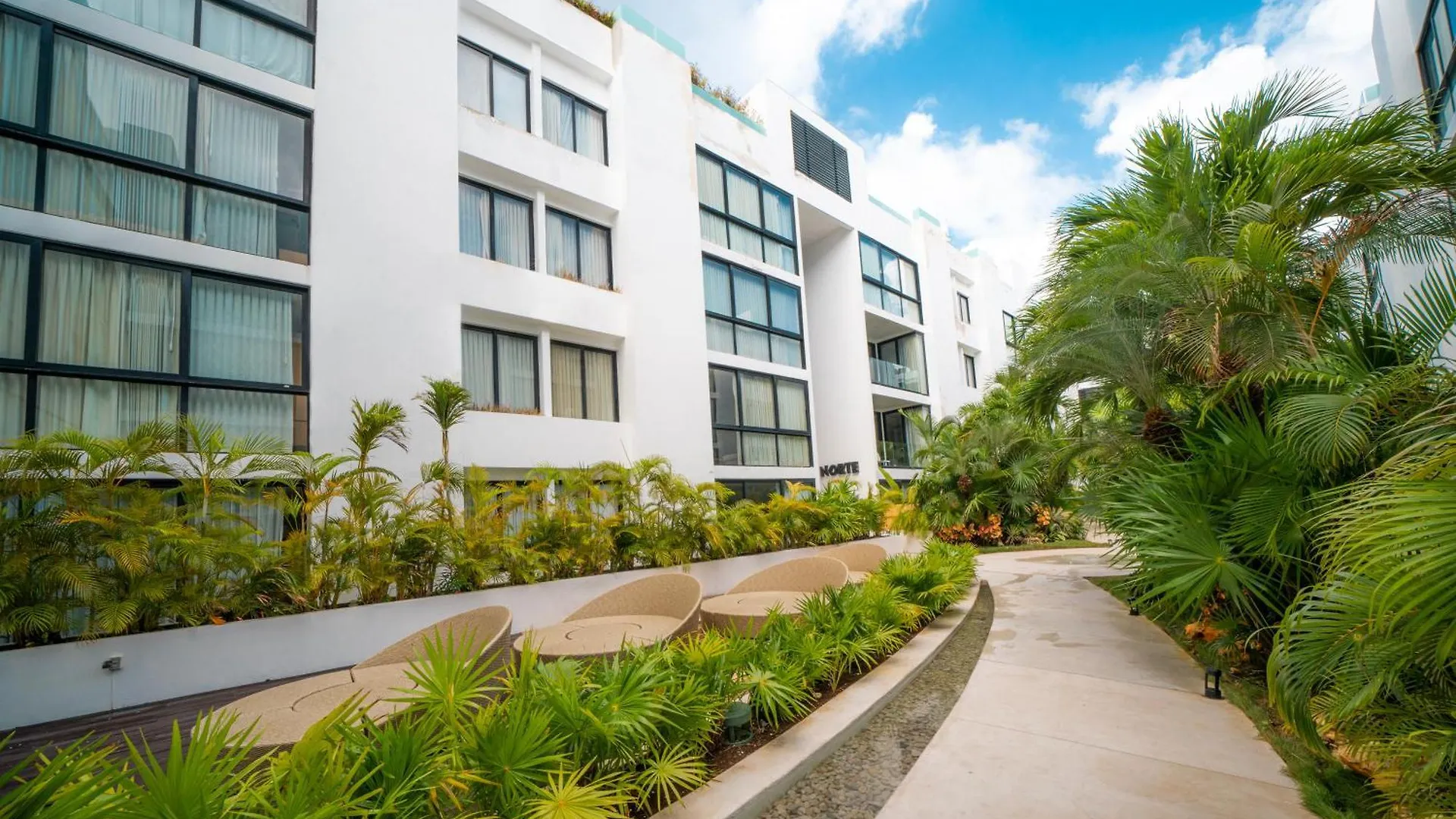 2 Bedroom Condo With Pool In The Center Of Playa Del Carmen - Anah Playa Apartment