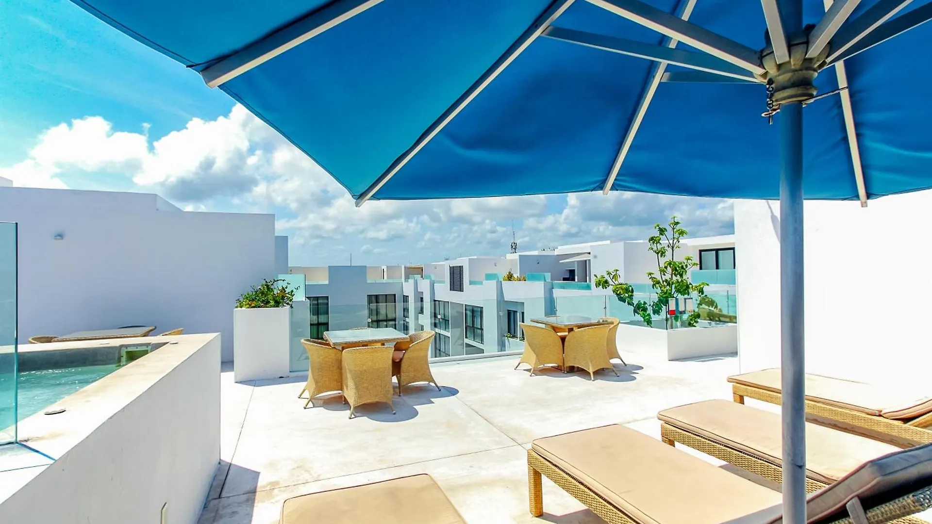 2 Bedroom Condo With Pool In The Center Of Playa Del Carmen - Anah Playa Mexico